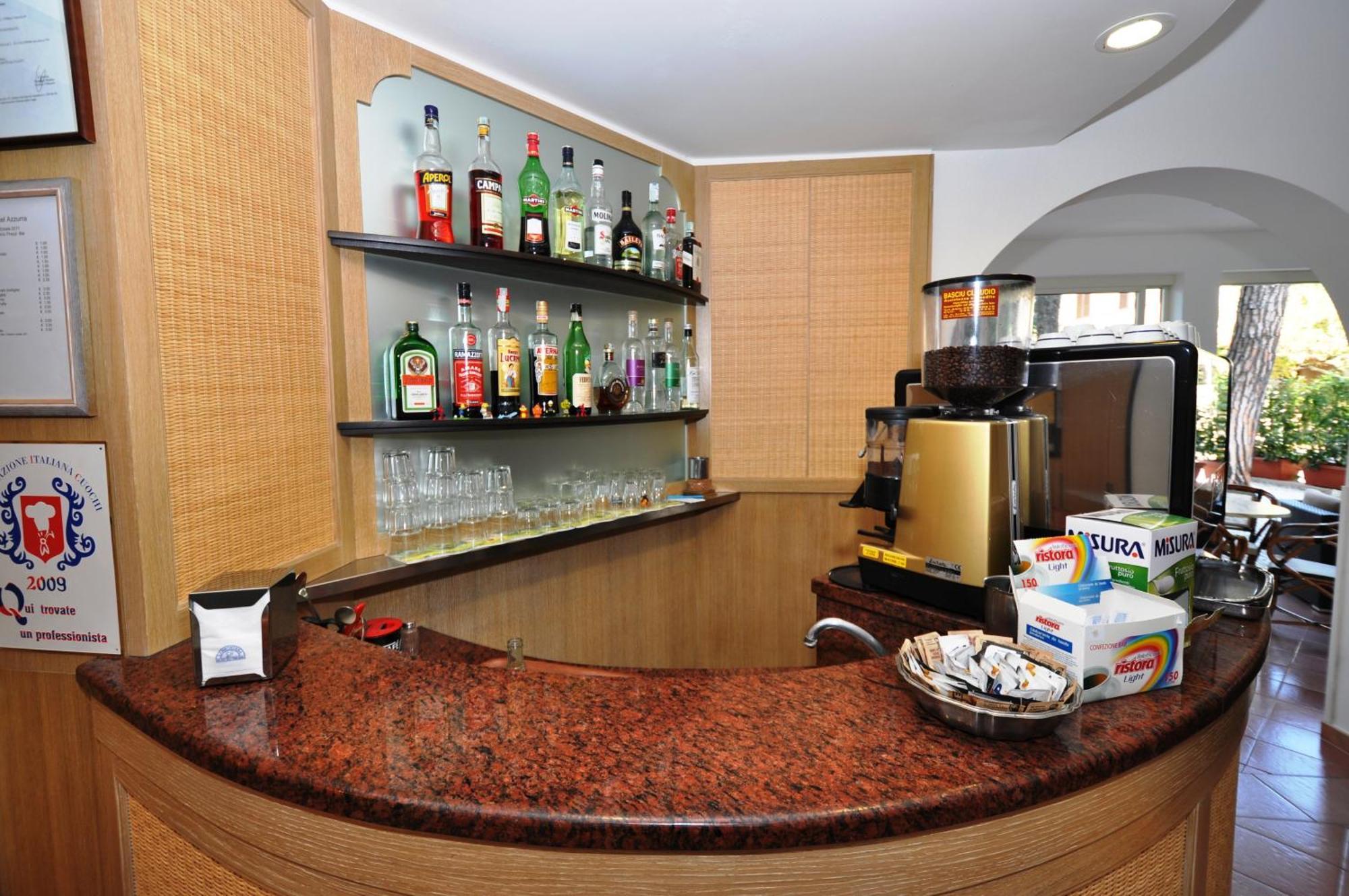 Hotel Azzurra มารินา ดิ เปียตราซันตา ภายนอก รูปภาพ