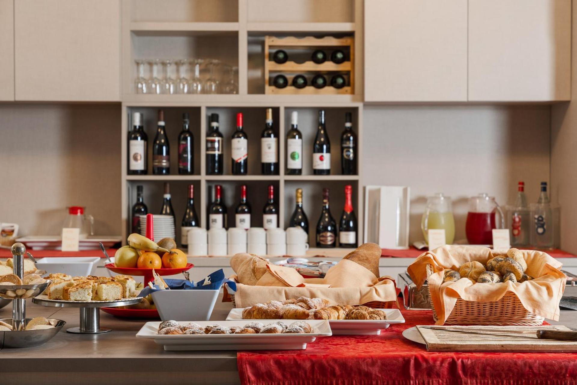 Hotel Azzurra มารินา ดิ เปียตราซันตา ภายนอก รูปภาพ