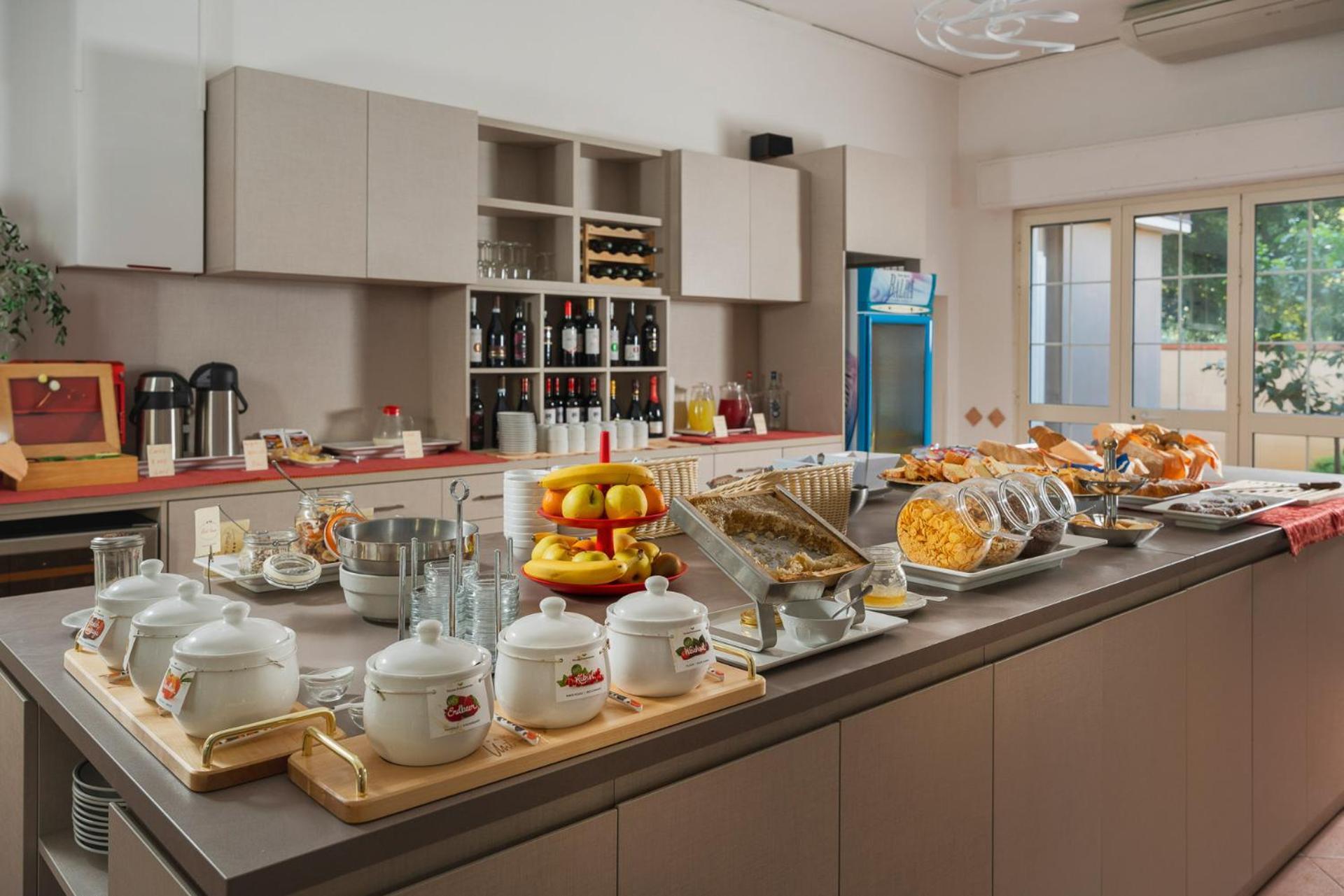 Hotel Azzurra มารินา ดิ เปียตราซันตา ภายนอก รูปภาพ