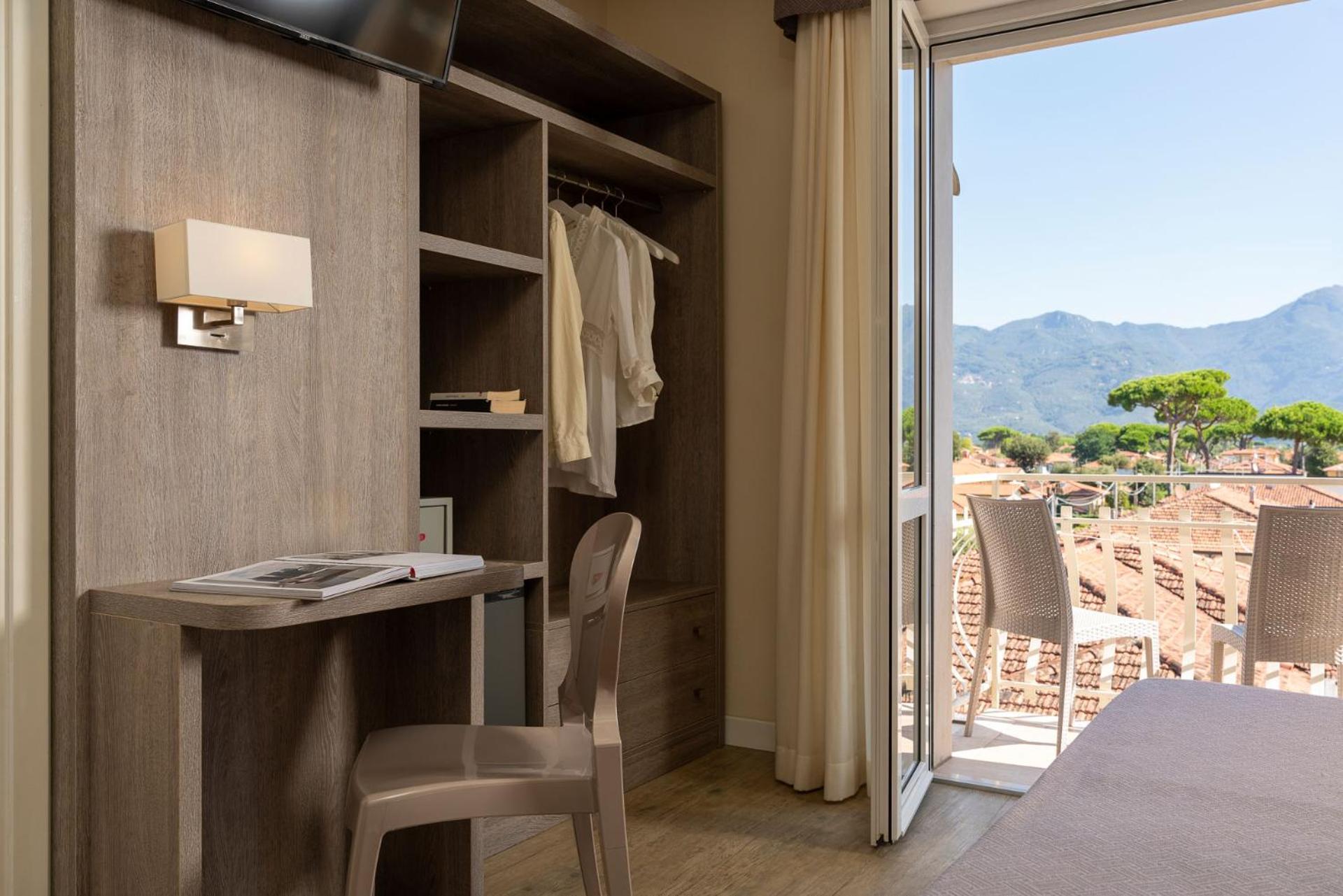 Hotel Azzurra มารินา ดิ เปียตราซันตา ภายนอก รูปภาพ