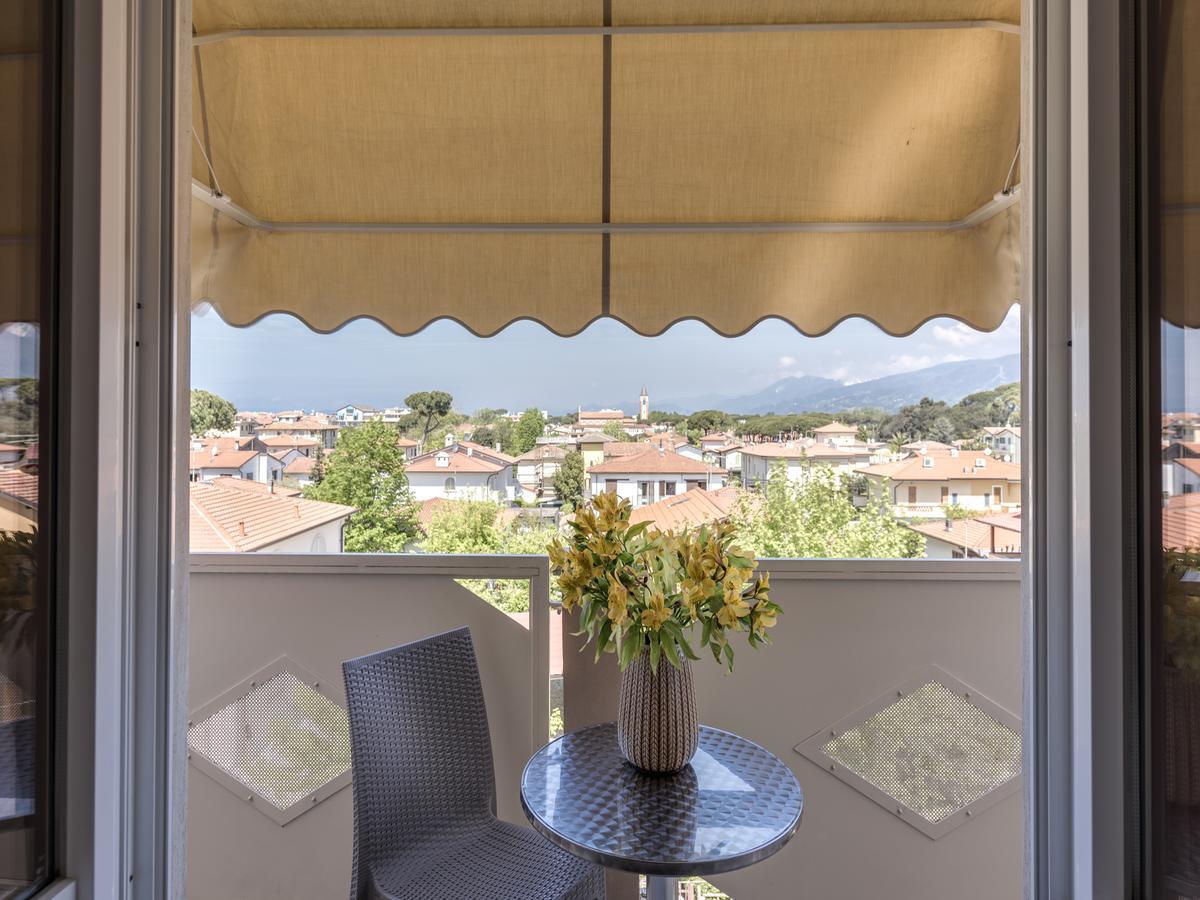 Hotel Azzurra มารินา ดิ เปียตราซันตา ภายนอก รูปภาพ