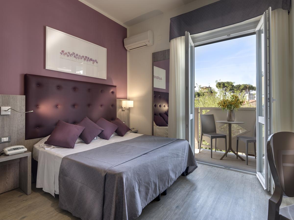 Hotel Azzurra มารินา ดิ เปียตราซันตา ภายนอก รูปภาพ