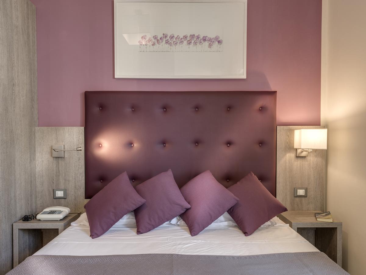 Hotel Azzurra มารินา ดิ เปียตราซันตา ภายนอก รูปภาพ