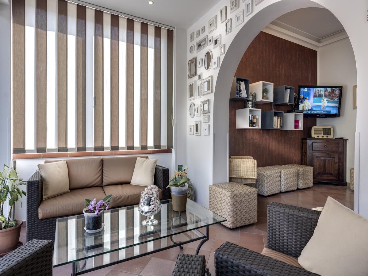 Hotel Azzurra มารินา ดิ เปียตราซันตา ภายนอก รูปภาพ