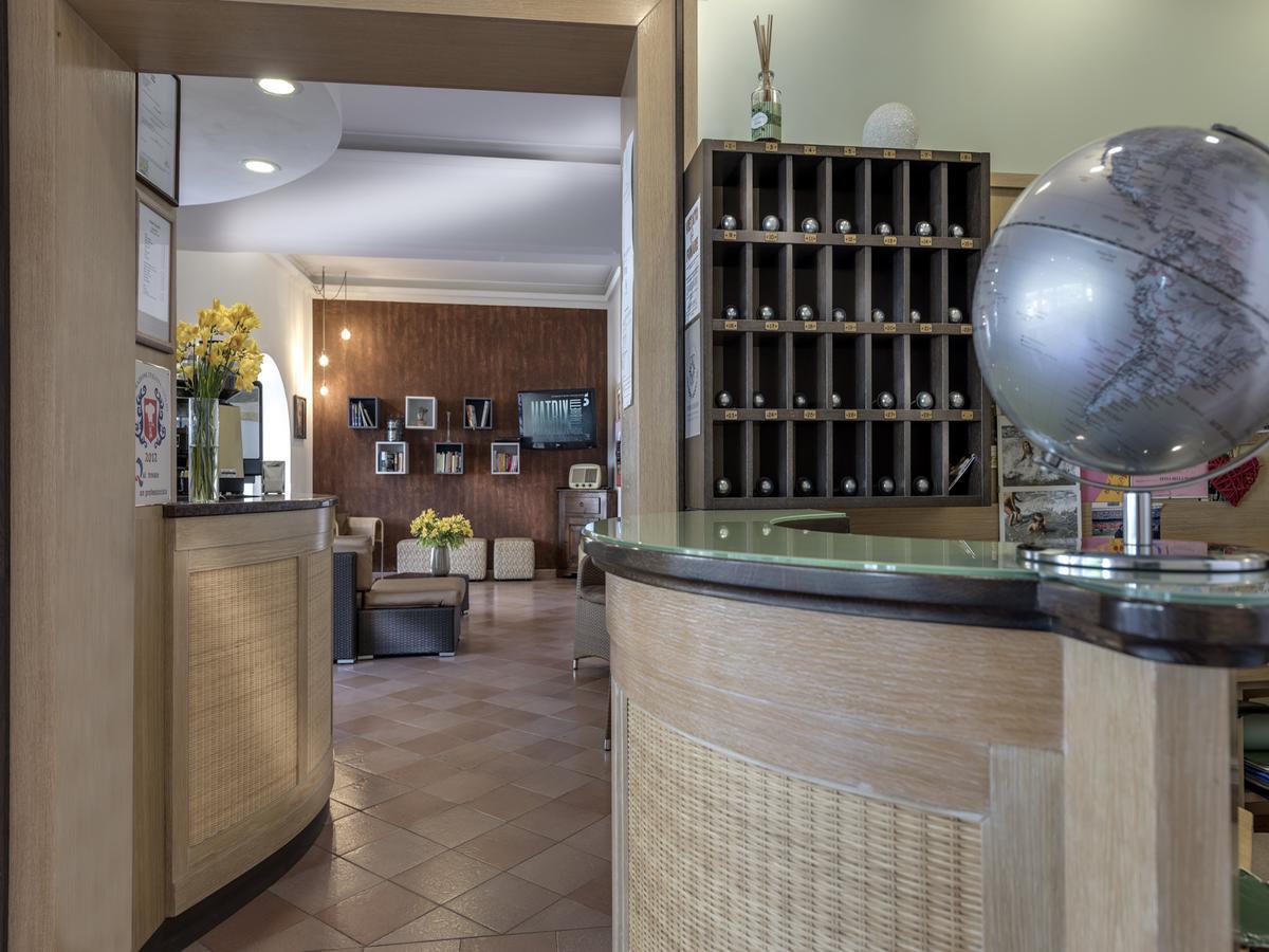 Hotel Azzurra มารินา ดิ เปียตราซันตา ภายนอก รูปภาพ